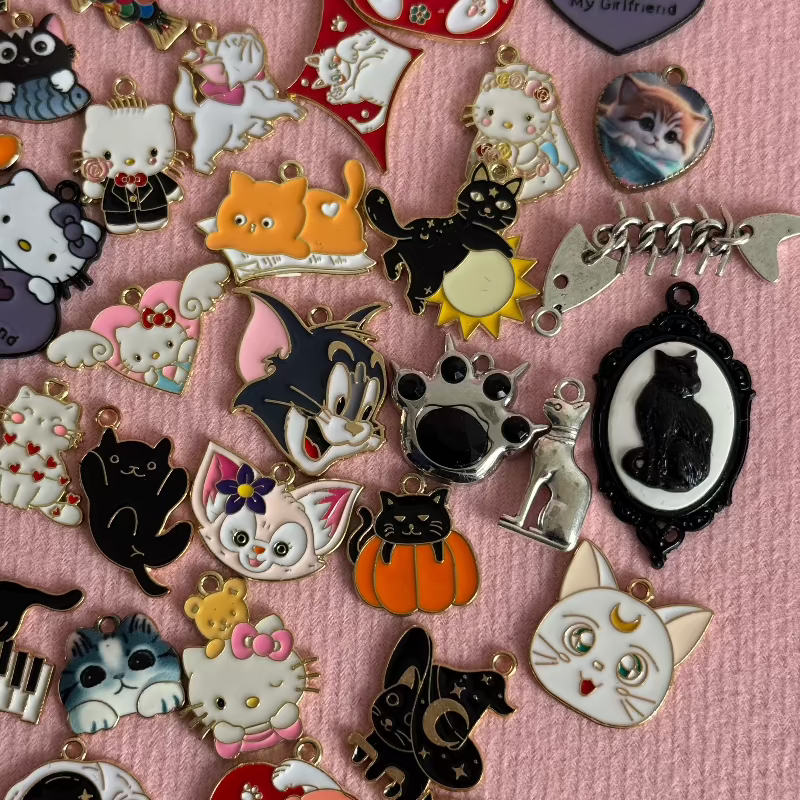 Cats Charms : 60 breloques enchantées pour les passionnnés de chats NAMO ART - Mona Bessaa