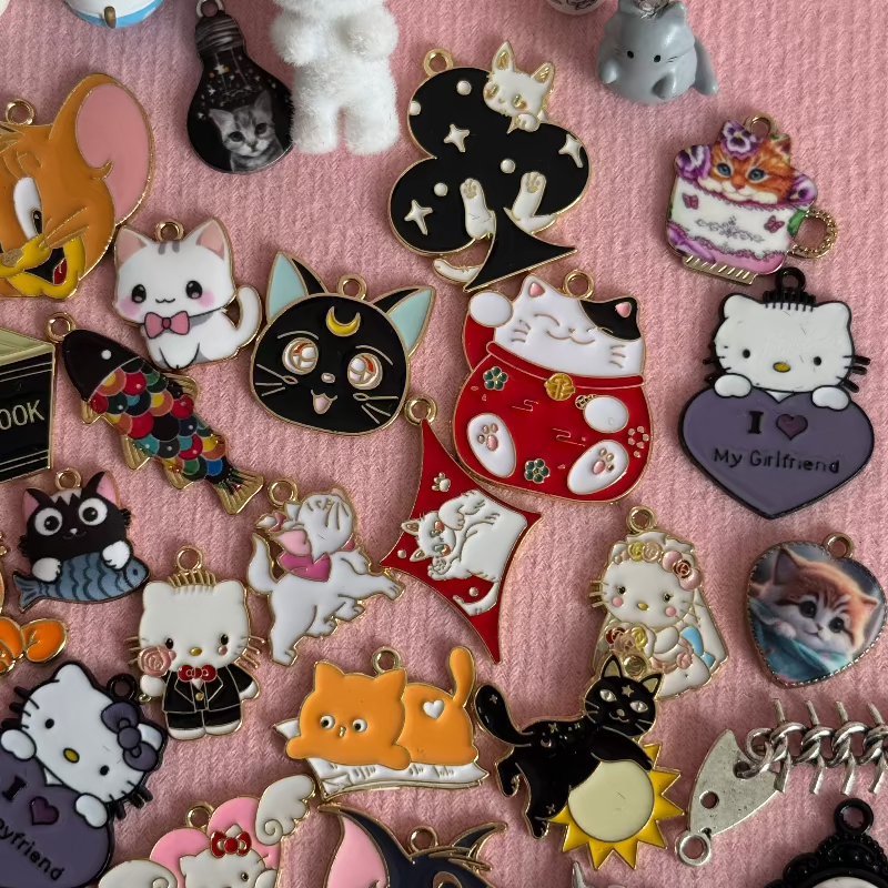 Cats Charms : 60 breloques enchantées pour les passionnnés de chats NAMO ART - Mona Bessaa