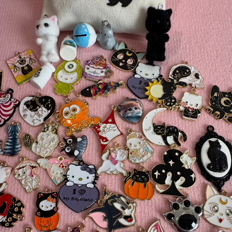Cats Charms : 60 breloques enchantées pour les passionnnés de chats NAMO ART - Mona Bessaa