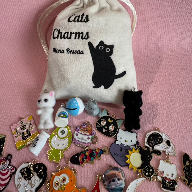 Cats Charms : 60 breloques enchantées pour les passionnnés de chats NAMO ART - Mona Bessaa