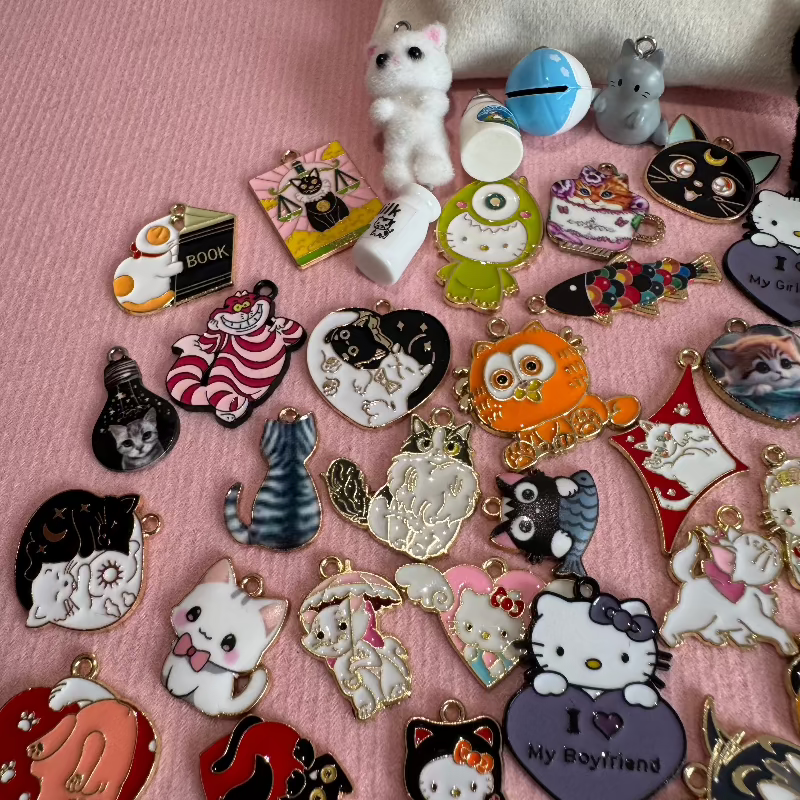 Cats Charms : 60 breloques enchantées pour les passionnnés de chats NAMO ART - Mona Bessaa