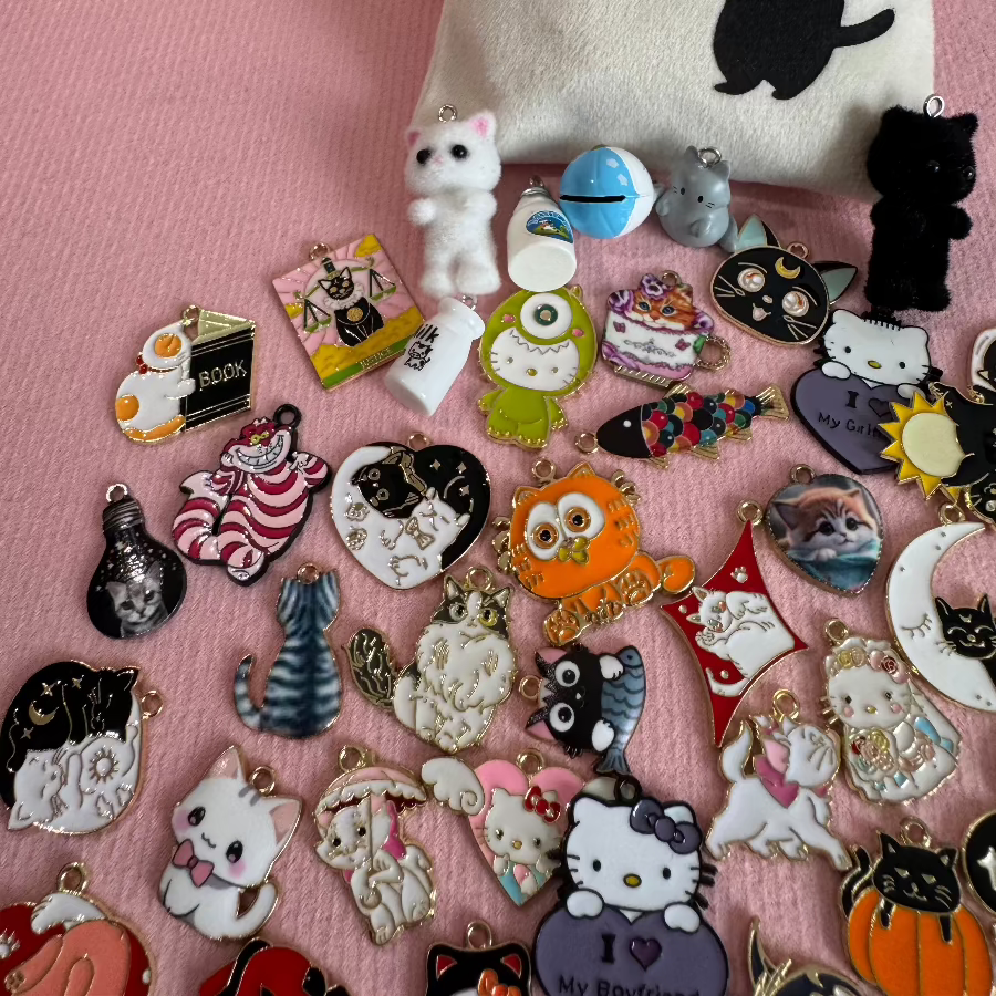 Cats Charms : 60 breloques enchantées pour les passionnnés de chats NAMO ART - Mona Bessaa
