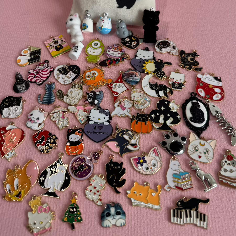 Cats Charms : 60 breloques enchantées pour les passionnnés de chats NAMO ART - Mona Bessaa