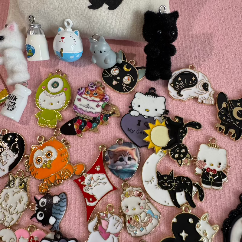 Cats Charms : 60 breloques enchantées pour les passionnnés de chats NAMO ART - Mona Bessaa
