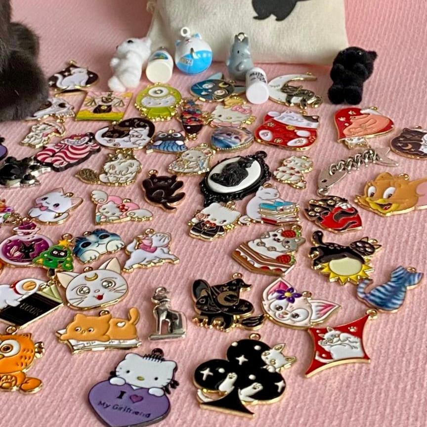 Cats Charms : 60 breloques enchantées pour les passionnnés de chats NAMO ART - Mona Bessaa
