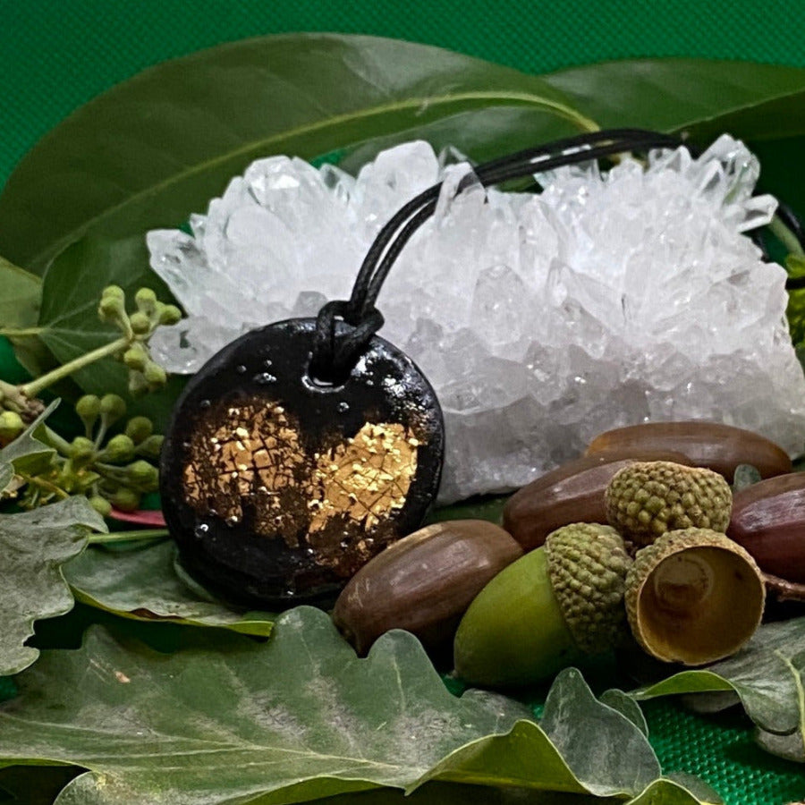 Pendentif gland noir et or en porcelaine réf.G2 NAMO ART - Mona Bessaa