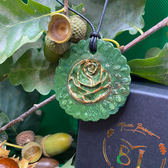 Pendentif Fleur de Rose vert et or en porcelaine NAMO ART - Mona Bessaa