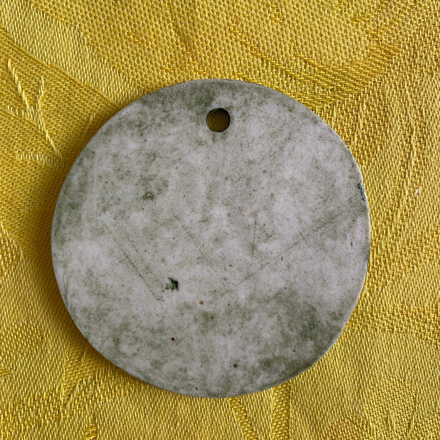 Pendentif Triskel blanc et vert en porcelaine NAMO ART - Mona Bessaa