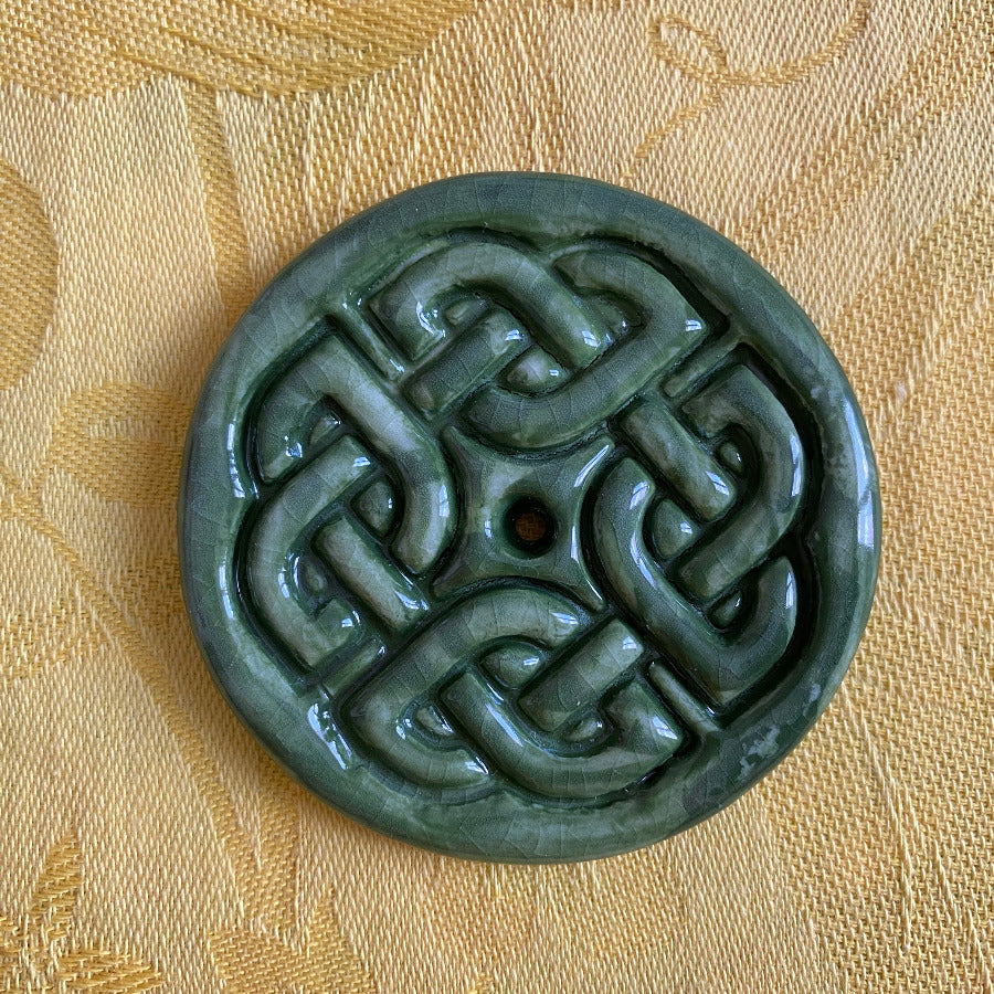 Amulette Entrelacs en porcelaine E1 NAMO ART - Mona Bessaa