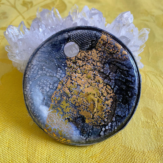 Pendentif Dentelle or en porcelaine NAMO ART - Mona Bessaa