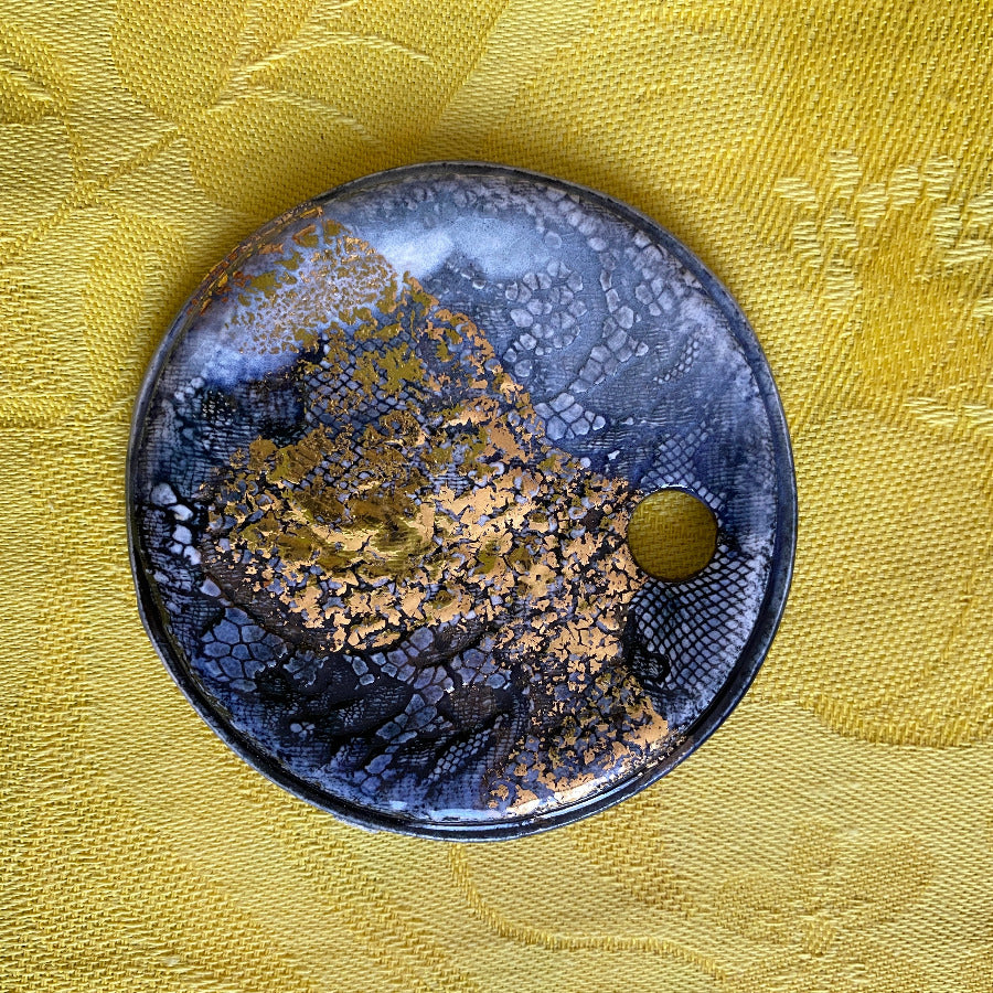 Pendentif Dentelle or en porcelaine NAMO ART - Mona Bessaa