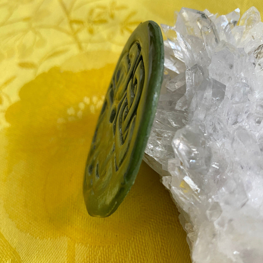 Amulette Entrelacs en porcelaine E2 NAMO ART - Mona Bessaa