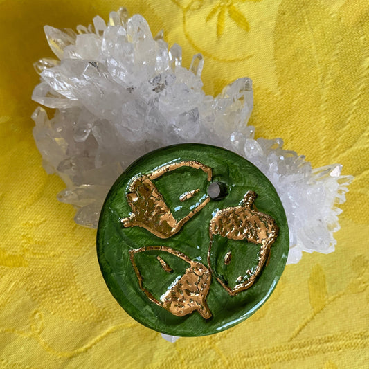 Pendentif 3 glands vert et or en porcelaine NAMO ART - Mona Bessaa