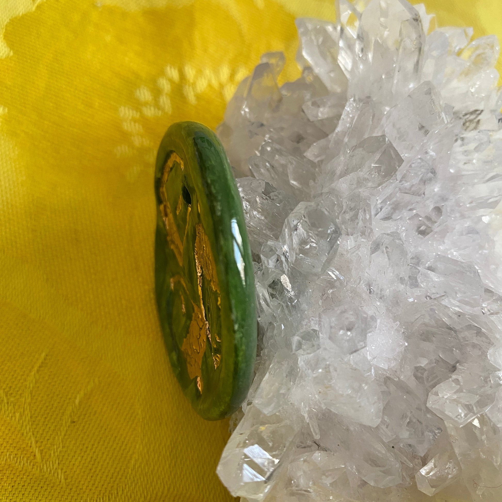 Pendentif 3 glands vert et or en porcelaine NAMO ART - Mona Bessaa