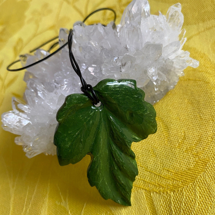 Pendentif Feuille verte NAMO ART - Mona Bessaa