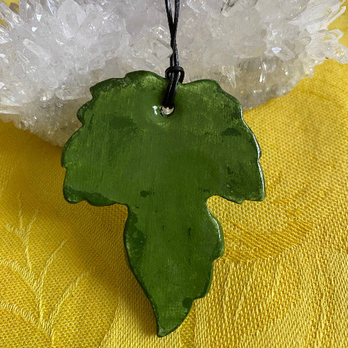 Pendentif Feuille verte NAMO ART - Mona Bessaa