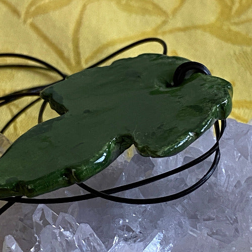 Pendentif Feuille verte NAMO ART - Mona Bessaa
