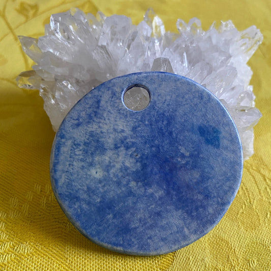 Amulette porcelaine Ancêtres bleu et or NAMO ART - Mona Bessaa