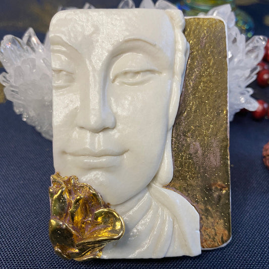 Bouddha à Fleur Porcelaine et Or. Réf. BFPO#1 NAMO ART - Mona Bessaa