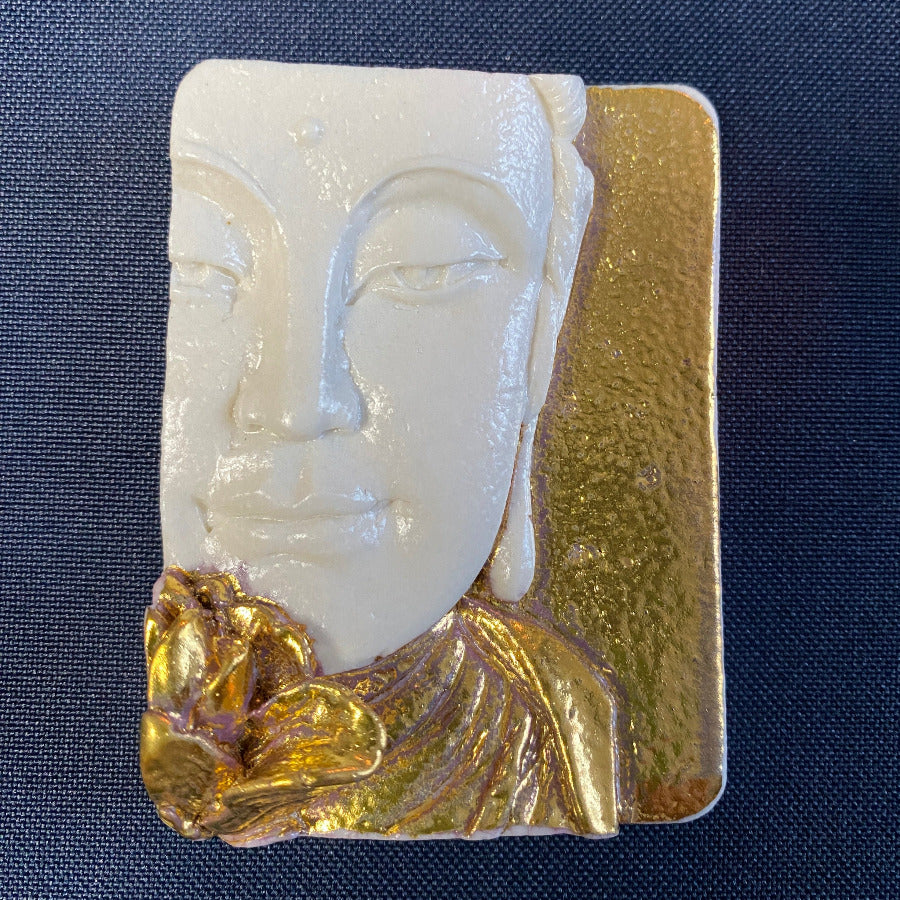 Bouddha à Fleur Porcelaine et Or. Réf. BPFTO#3 NAMO ART - Mona Bessaa