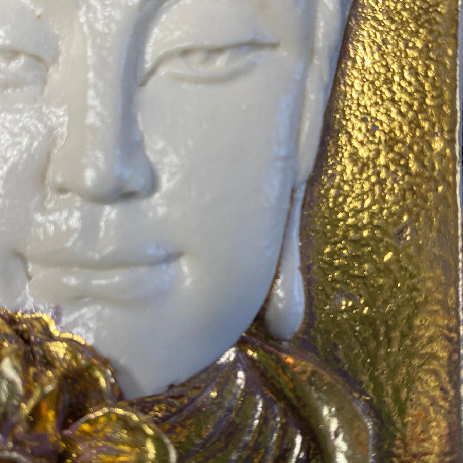 Bouddha à Fleur Porcelaine et Or. Réf. BPFTO#3 NAMO ART - Mona Bessaa