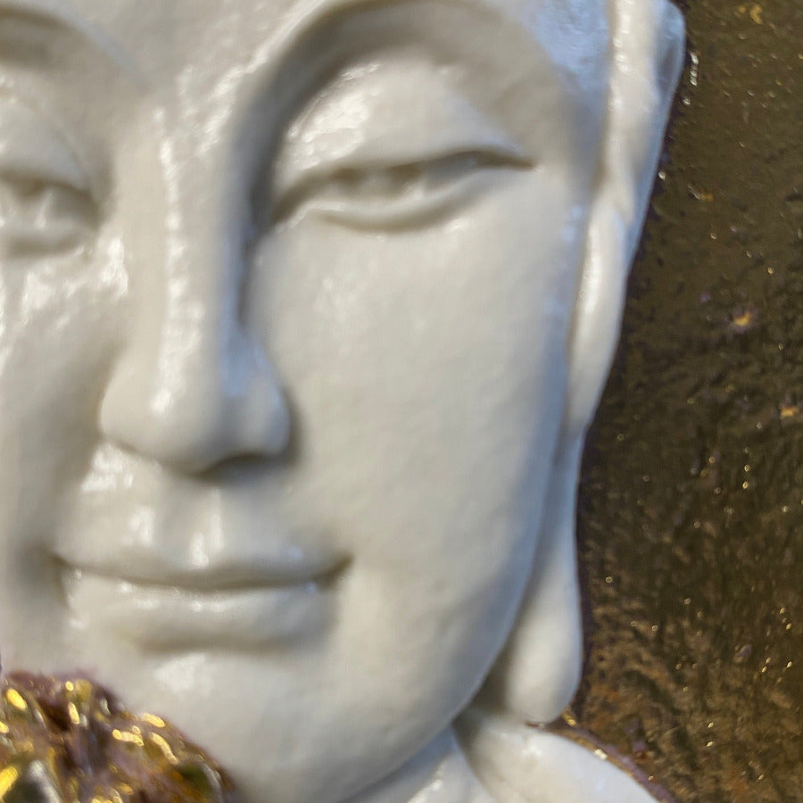 Bouddha à Fleur Porcelaine et Or. Réf. BFPO#5 NAMO ART - Mona Bessaa