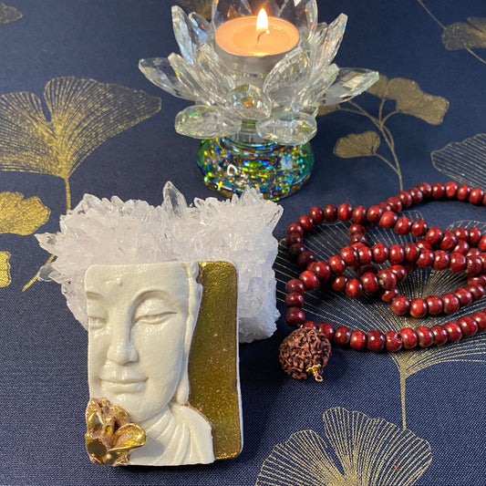 Bouddha à Fleur Porcelaine et Or. Réf. BFPO#5 NAMO ART - Mona Bessaa