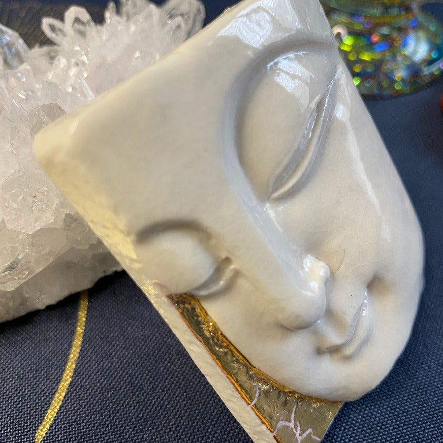 Bouddha Porcelaine et Or. Réf. BYF0#1#6 NAMO ART - Mona Bessaa