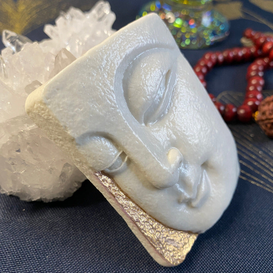 Bouddha Porcelaine et Or. Réf. BYF0#3#8 NAMO ART - Mona Bessaa