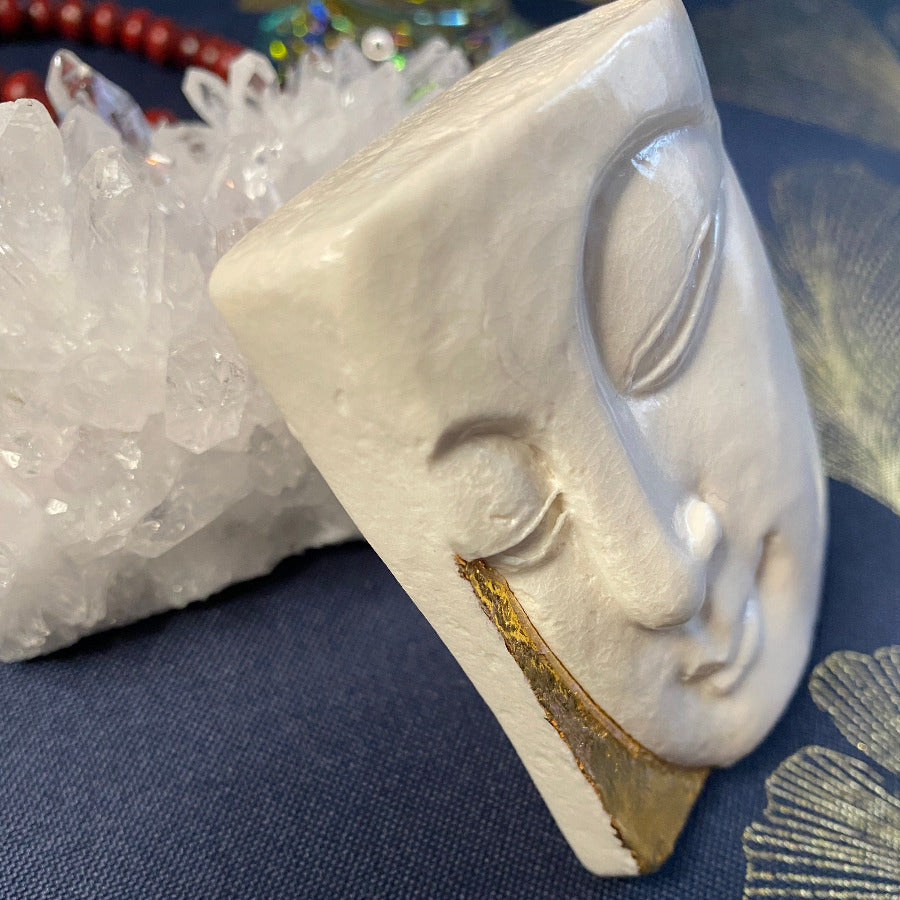 Bouddha Porcelaine et Or. Réf. BYF0#4#9 NAMO ART - Mona Bessaa