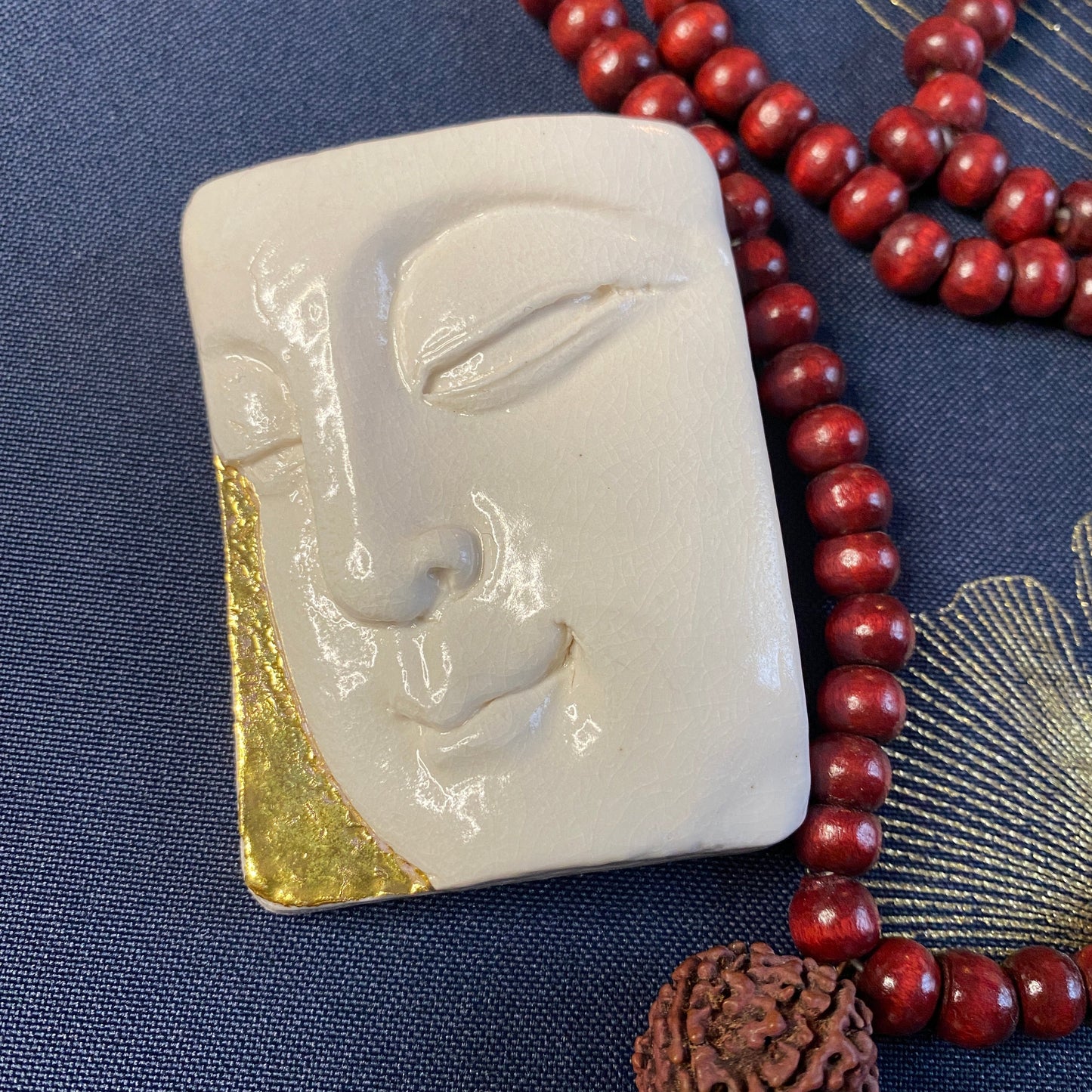Bouddha Porcelaine et Or. Réf. BYF0#4#9 NAMO ART - Mona Bessaa