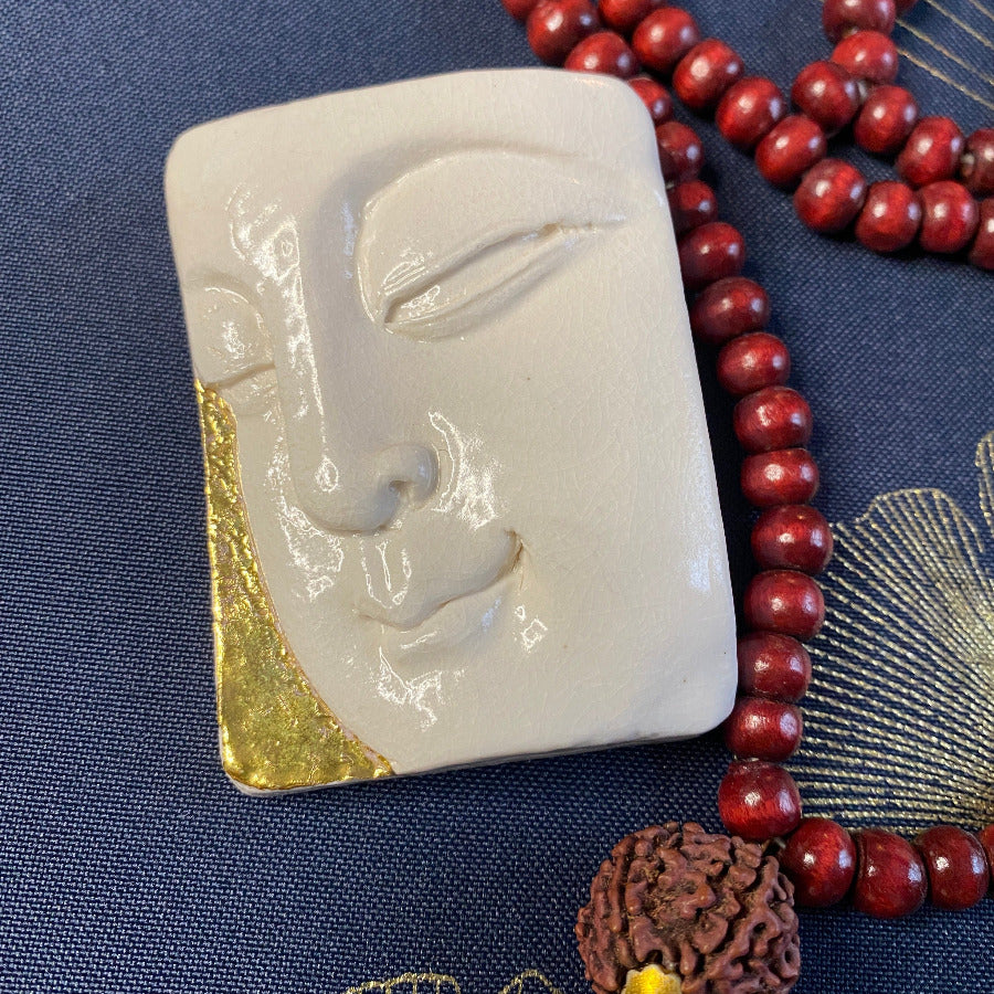 Bouddha Porcelaine et Or. Réf. BYF0#4#9 NAMO ART - Mona Bessaa
