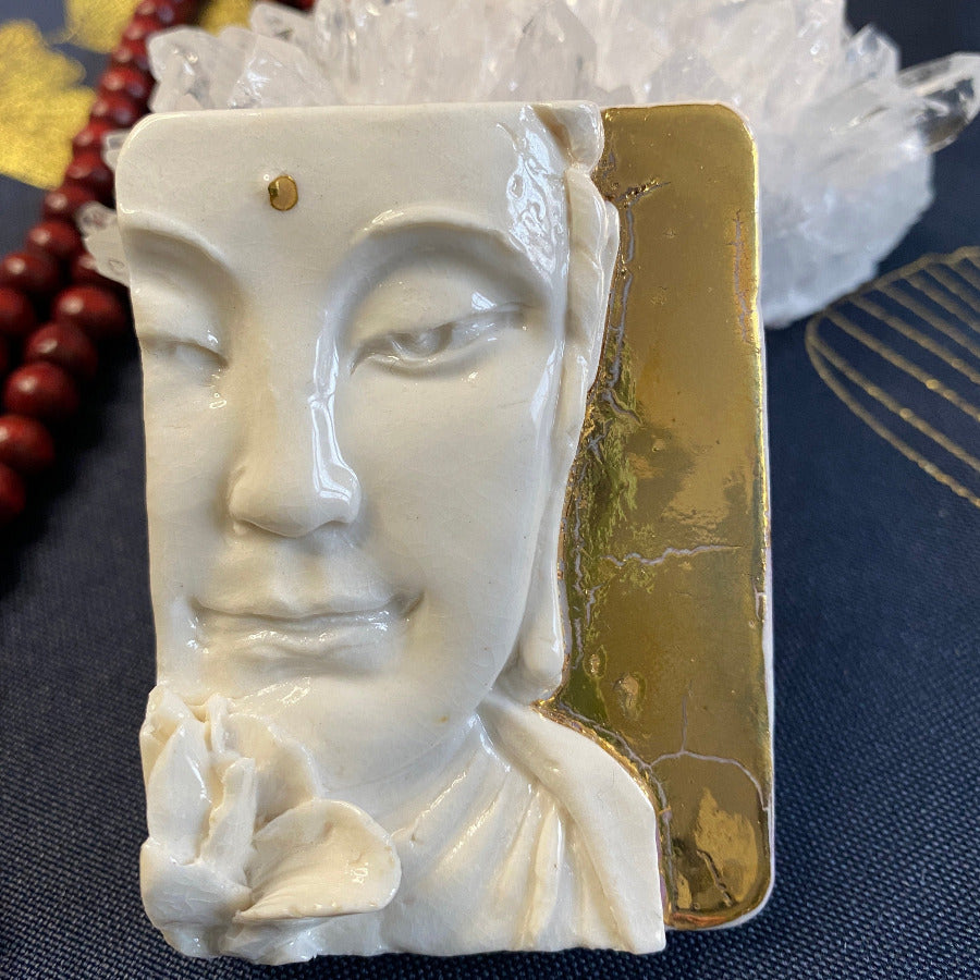 Bouddha à Fleur Porcelaine et Or. Réf. BFPO#1/1#13 NAMO ART - Mona Bessaa