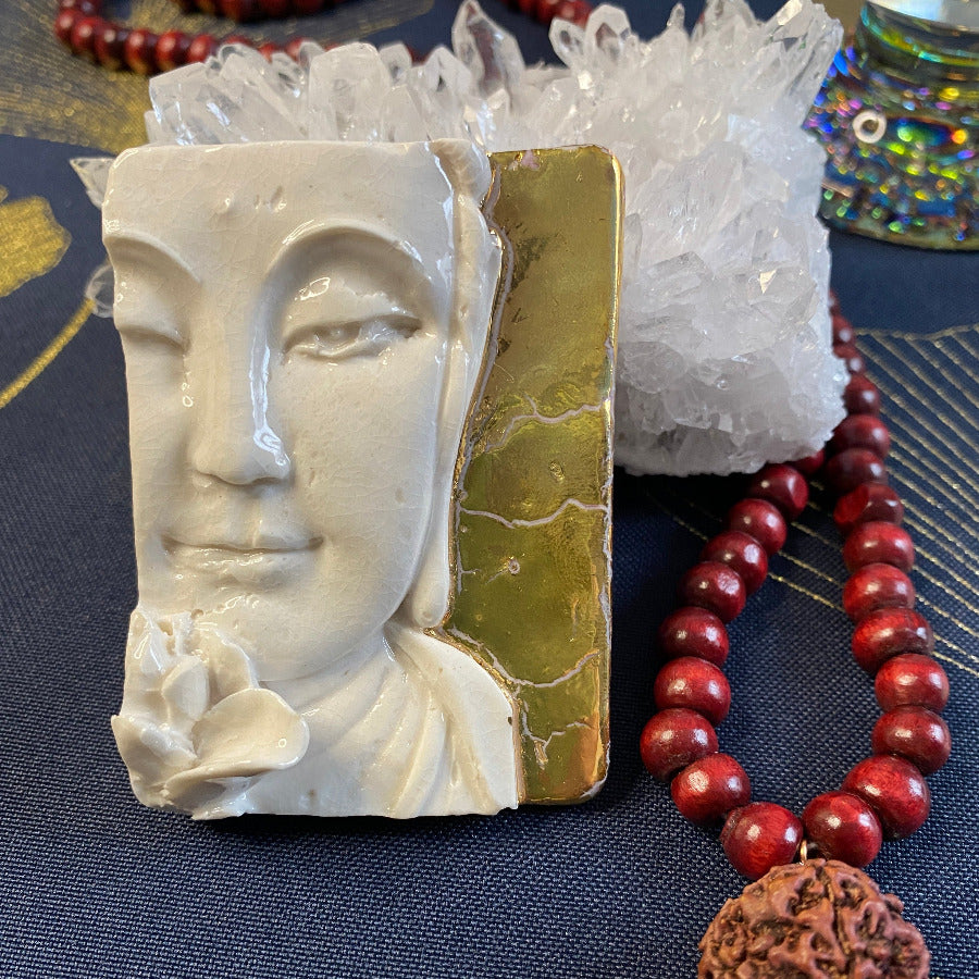 Bouddha à Fleur Porcelaine et Or. Réf. BFPOpdp#1/1#14 NAMO ART - Mona Bessaa