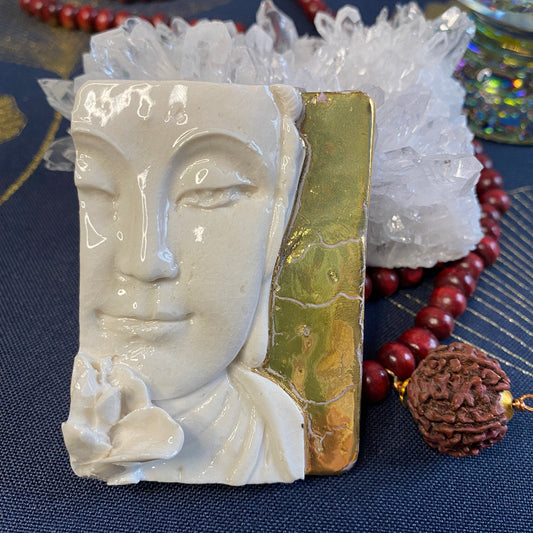 Bouddha à Fleur Porcelaine et Or. Réf. BFPOpdp#1/1#14 NAMO ART - Mona Bessaa