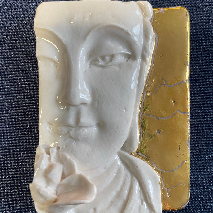 Bouddha à Fleur Porcelaine et Or. Réf. BFPOpdp#1/1#14 NAMO ART - Mona Bessaa