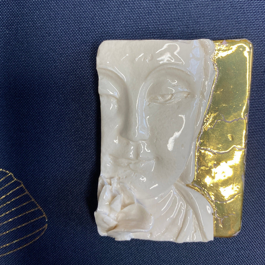 Bouddha à Fleur Porcelaine et Or. Réf. BFPOpdp#1/1#14 NAMO ART - Mona Bessaa