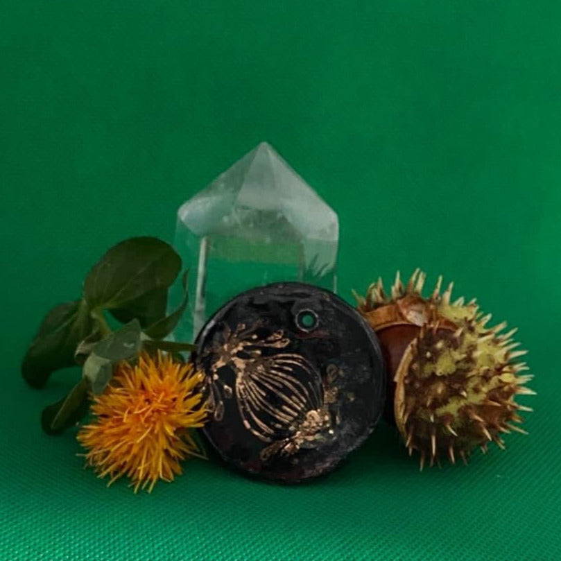 Pendentif Fleur de pavot noir et or en porcelaine NAMO ART - Mona Bessaa