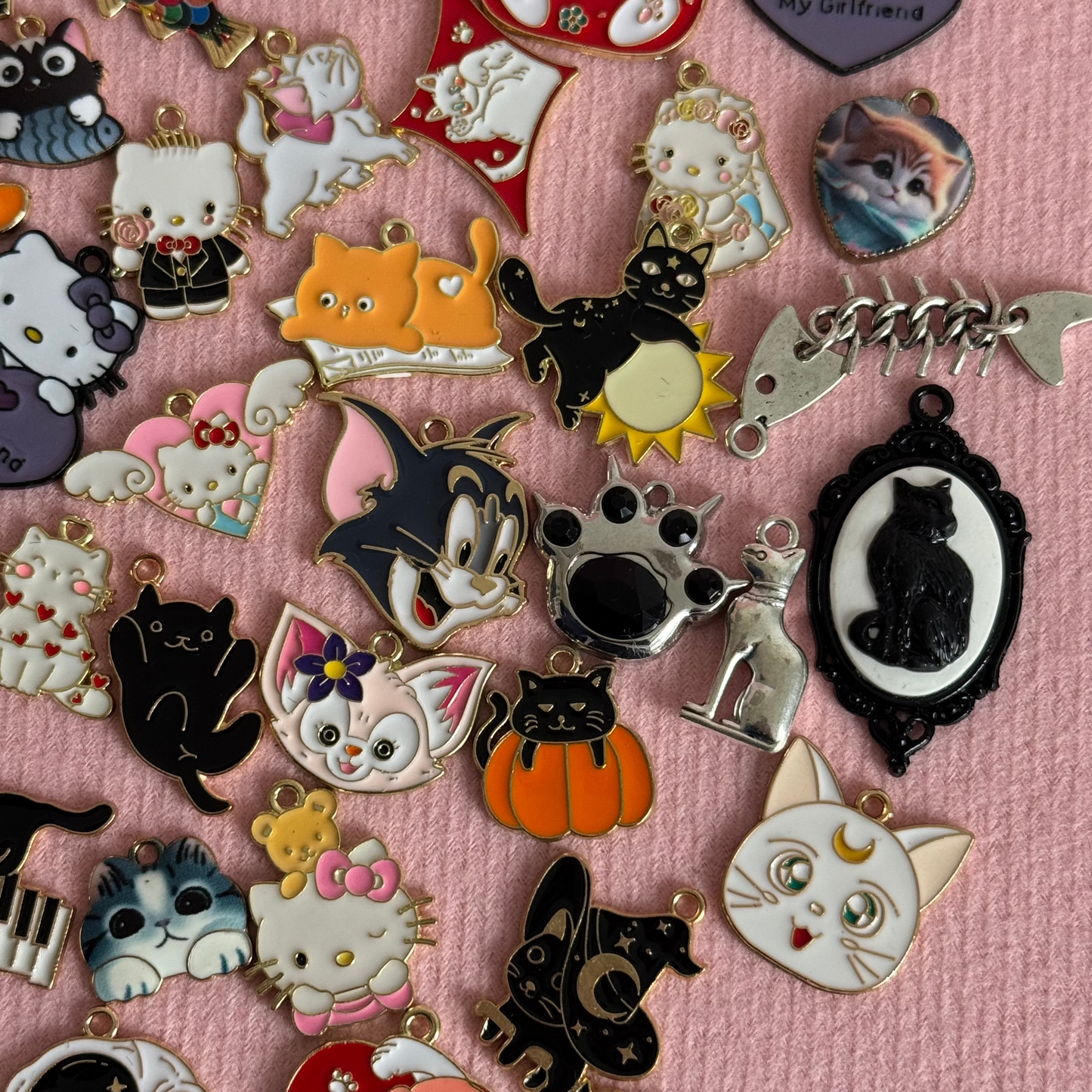 Cats Charms : 60 breloques enchantées pour les passionnnés de chats