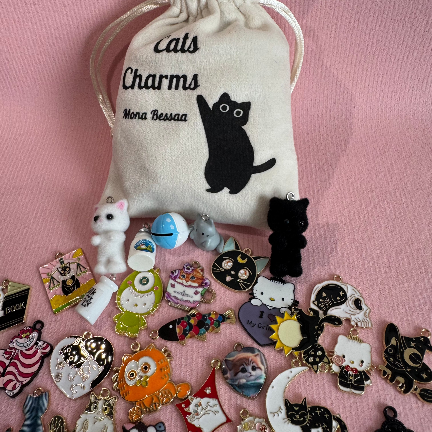 Cats Charms : 60 breloques enchantées pour les passionnnés de chats