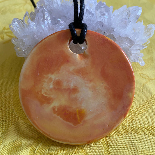 Grande amulette Soleil or en porcelaine NAMO ART - Mona Bessaa