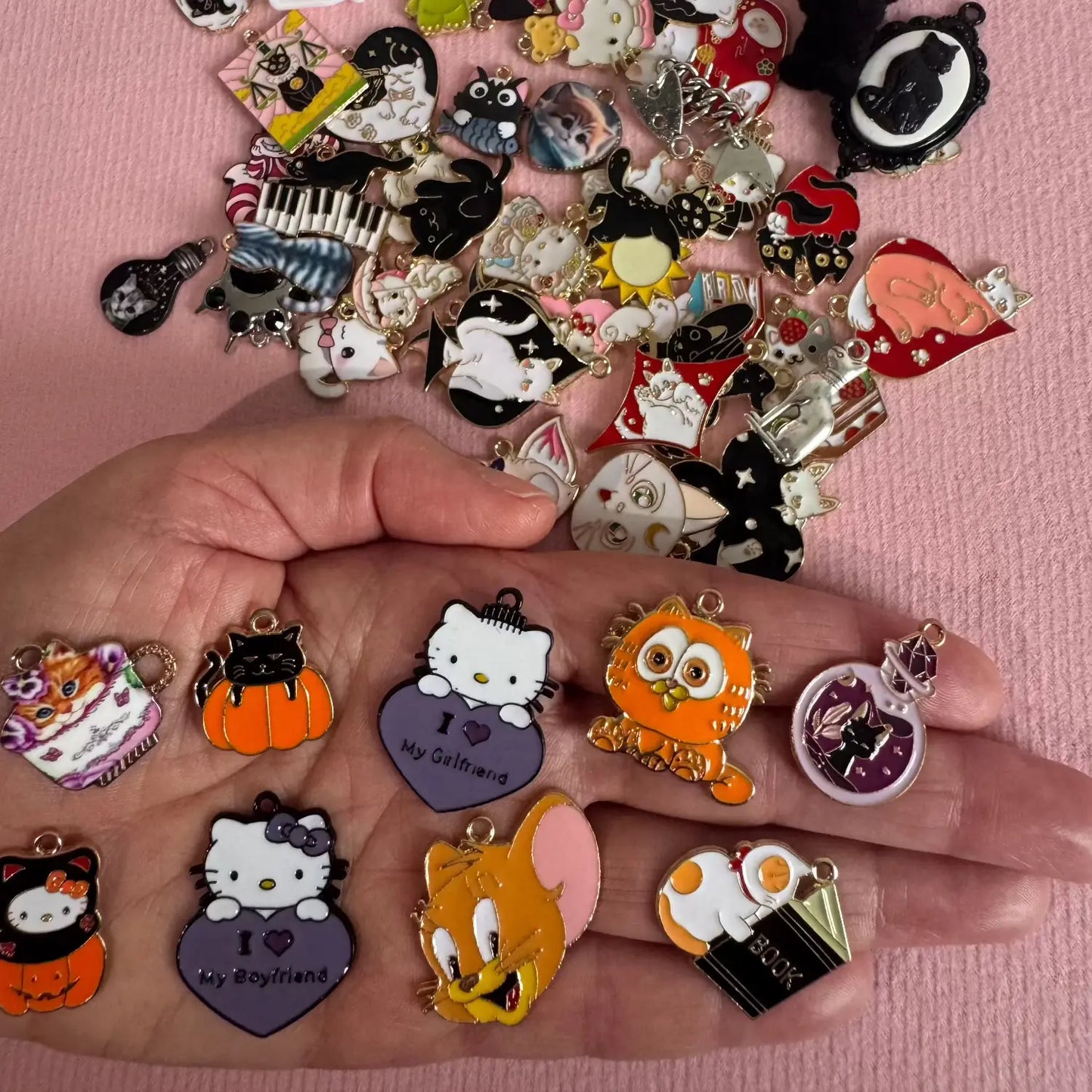 Cats Charms : 60 breloques enchantées pour les passionnnés de chats NAMO ART - Mona Bessaa